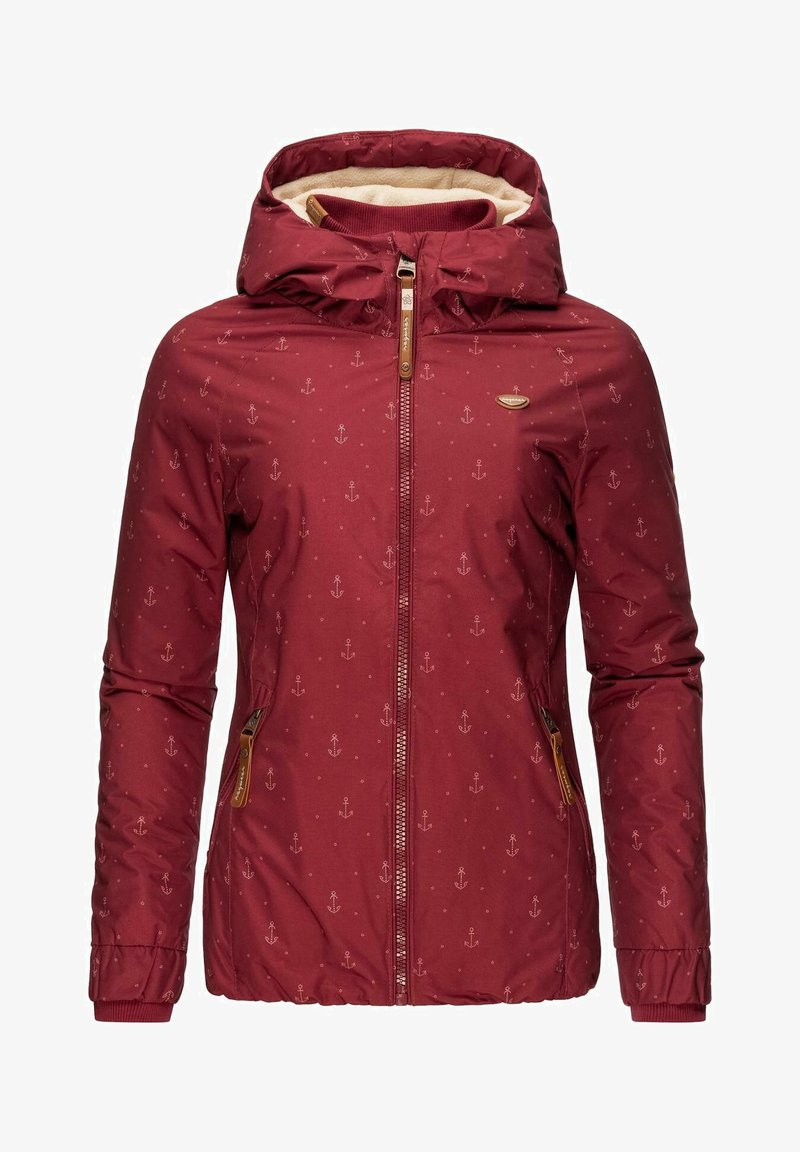 Burgundská bunda s kapucí, vzorem kotvy, předním zipem a bočními kapsami. Disponuje měkkou vnitřní podšívkou a elastickými manžetami.