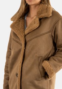 ONLY Abrigo de invierno - marron