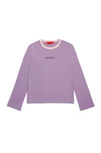 Lavendel langærmet skjorte lavet af blødt bomuld. Har en rund halsudskæring med lyserød kant og broderet "MAX&Co." logo i mørkt.