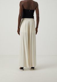 Patrizia Pepe Tygbyxor - white