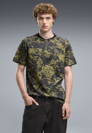 Puma, PUMA SPORT CAMO T-SHIRT - T-shirt imprimé - chai latte