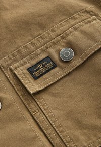 Thumbnail Image 9