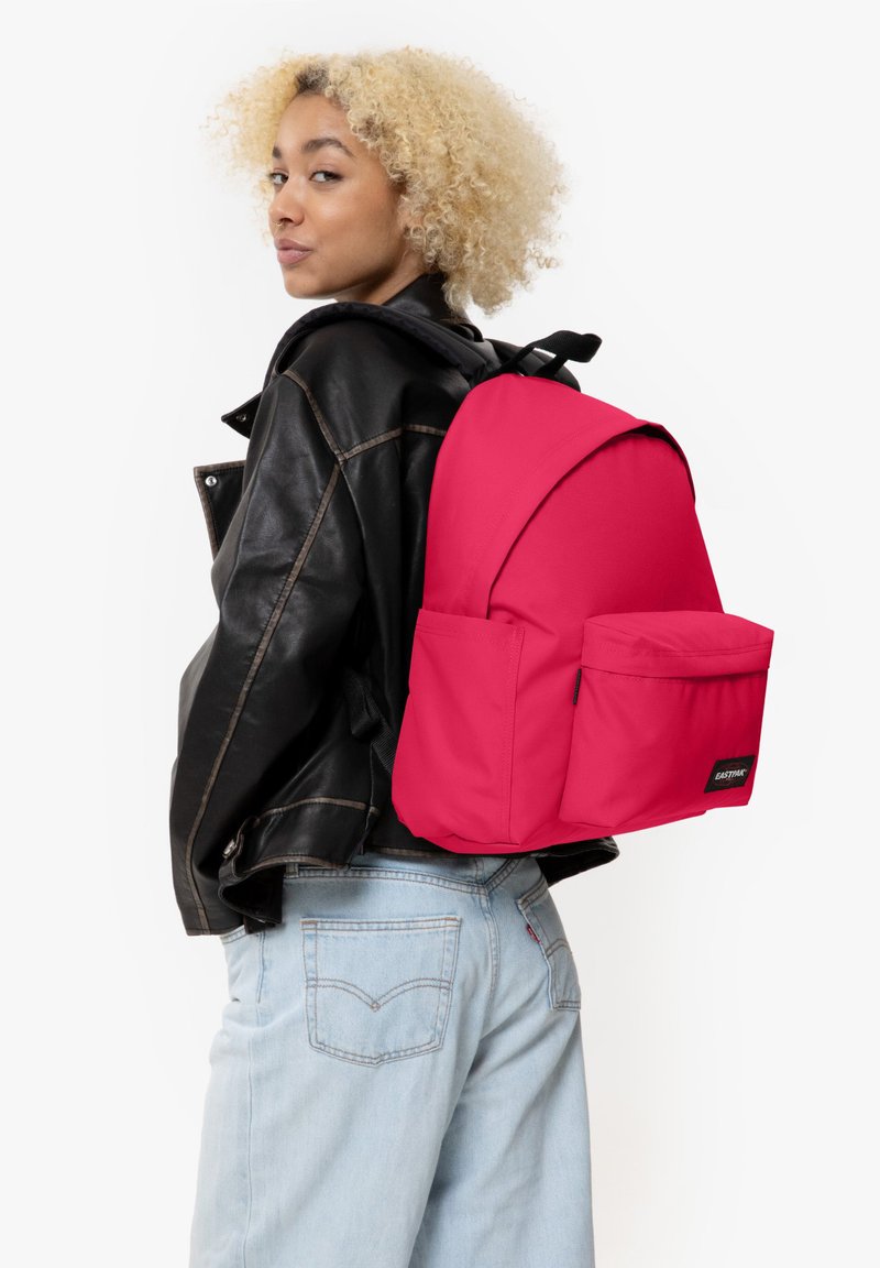 Eastpak DAY PAK'R - Mochila - strawberry pink