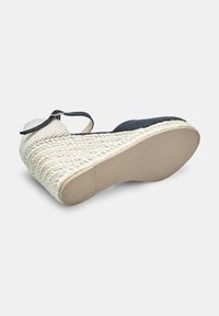 Bata Cipele na petu s platformom - nero