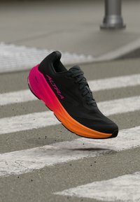 Δεν επιλέχθηκε, black/black/pink glo