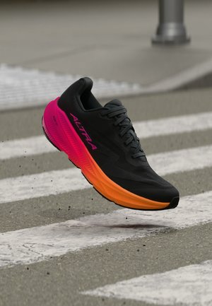 Altra, EXPERIENCE FLOW 3 - Maanteejooksu jalatsid - black/black/pink glo