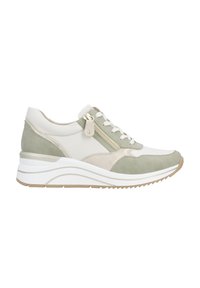 Scarpa da ginnastica verde chiaro e beige con tomaia in suede strutturato e pelle liscia, dotata di chiusura con zip e intersuola bianca imbottita.