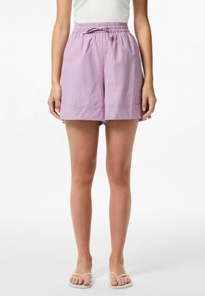 Lila- och vitrandiga shorts med elastiskt midjeband och snörning; mjukt tyg, vikta fållar vid nederkanten och avslappnad passform.