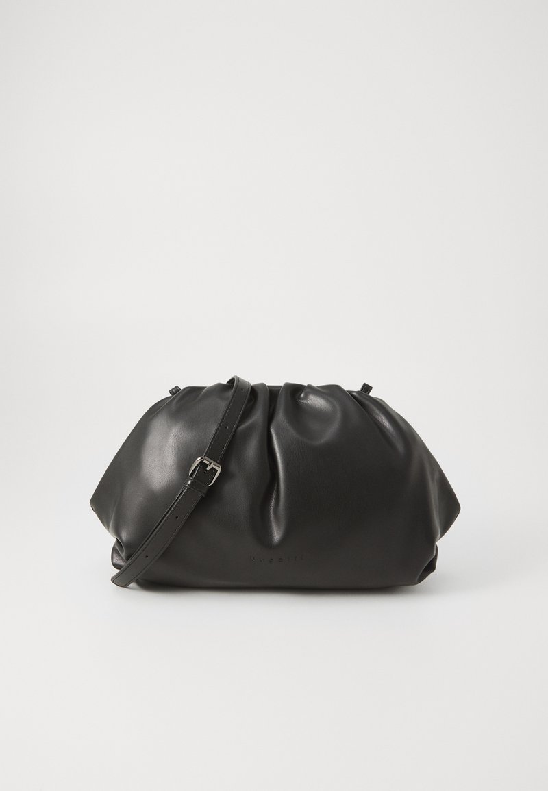 Borsa in pelle nera con texture arricciata, finitura liscia e tracolla rimovibile. Presenta un marchio discreto sulla parte anteriore.