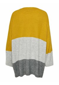 Maglione lavorato a maglia con un design a blocchi di colore giallo, grigio e grigio chiaro. Vestibilità ampia con un collo largo e una texture morbida.