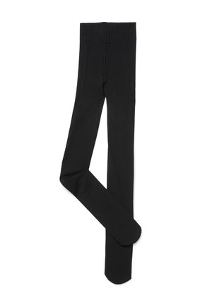 Collants opaques noirs étalés à plat avec une jambe croisée sur l'autre, montrant une apparence lisse et sans couture.