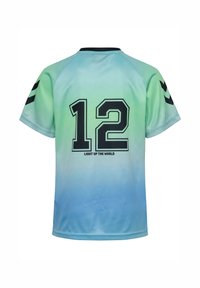Kurzärmeliges Sporttrikot mit blau-grünem Farbverlauf, schwarzer Nummer 12 und dem Text „LIGHT UP THE WORLD“ auf der Rückseite.