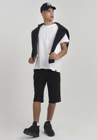 Brave Soul Shorts - black