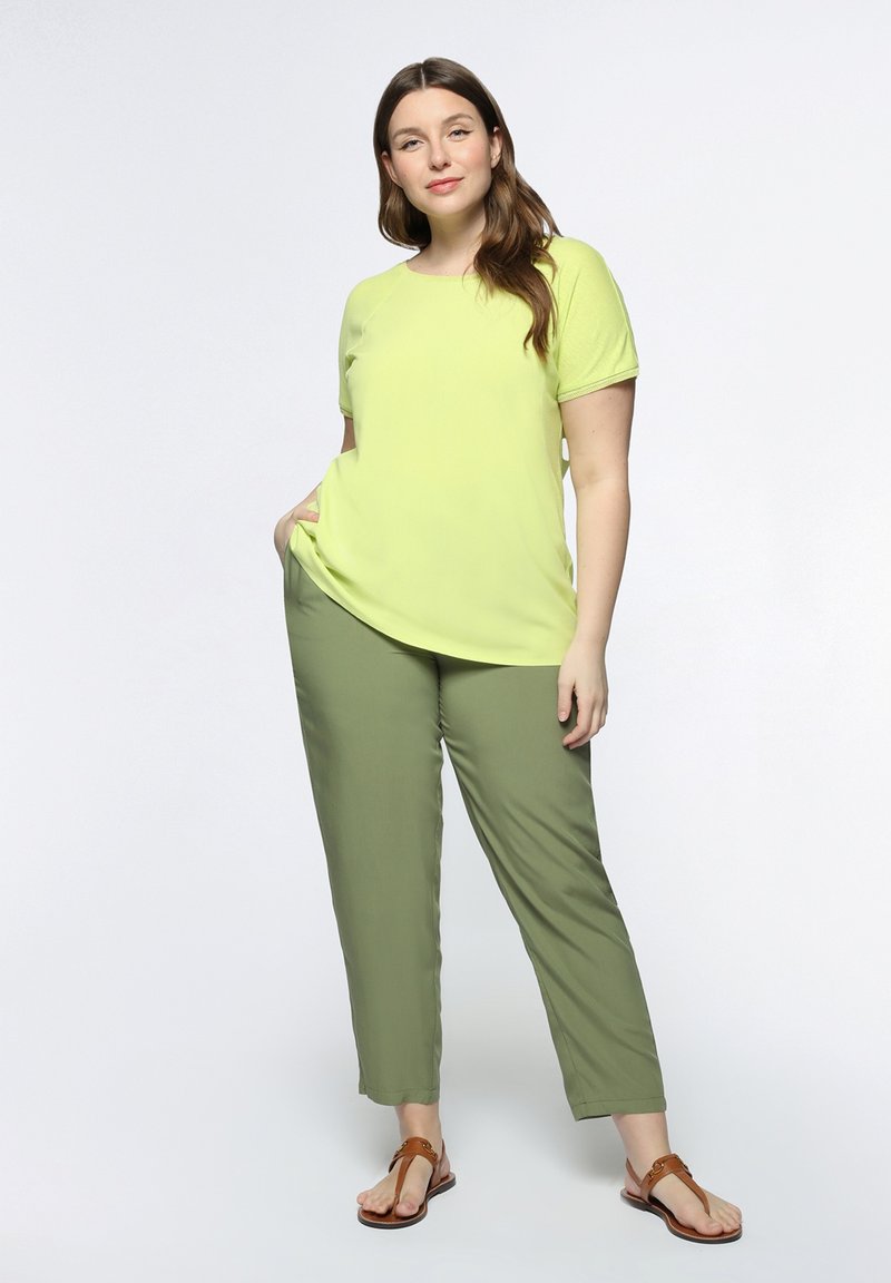 Fiorella Rubino T-shirt basic geel