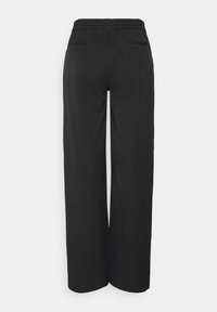 Zwarte wijde broek met een elastische tailleband, twee achterzakken en een gladde, geweven textuur.