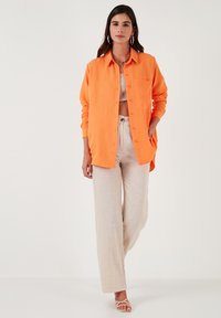 LELA Nööpidega pluus - orange