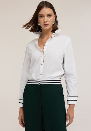CON POLSINI DECORATI - Camicia - bianco