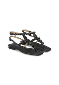 Sandali piatti neri con stile thong, caratterizzati da una catena di grandi gemme nere sulla parte superiore e un tacco quadrato basso.