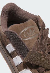 adidas Originals CAMPUS - Chaussures premiers pas - earth strata   cloud white   gum