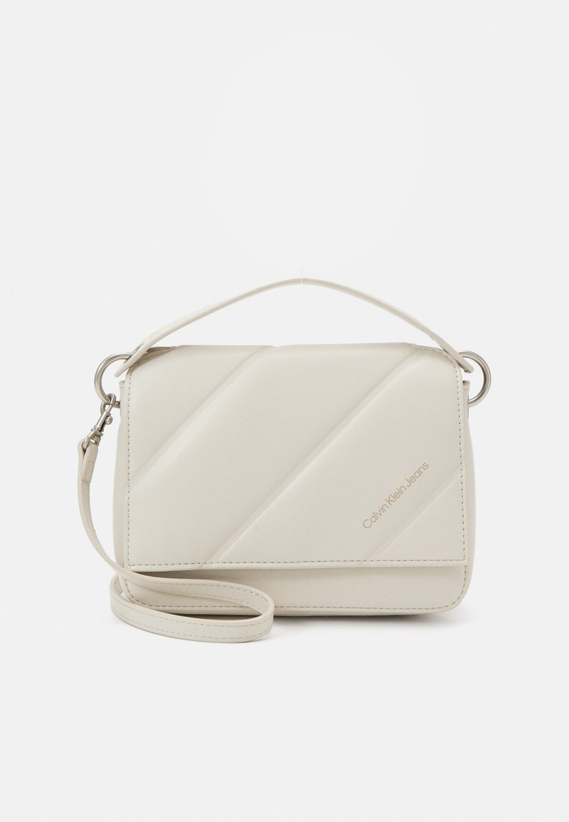 Calvin Klein Jeans QUILTED  BOXY FLAP - Borsa a tracolla - eggshell