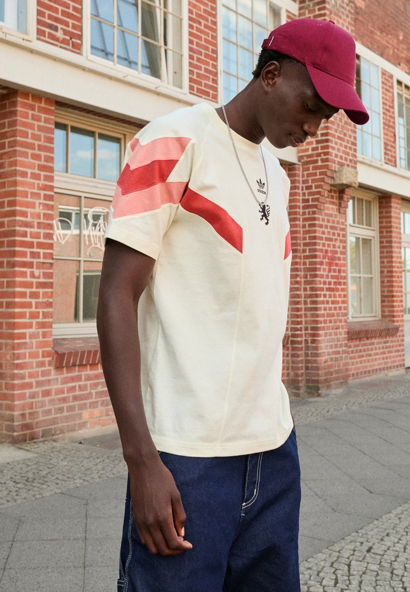 adidas Originals OLYMPIQUE LYON OG TEE - Club wear - ivory