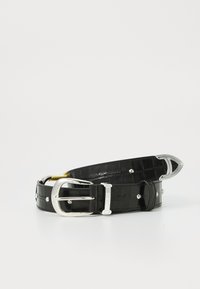 Curea din piele neagră cu textură de crocodil, dotată cu o cataramă din metal argintiu și studuri decorative de-a lungul întregii lungimi.