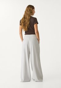 Stradivarius FLOWING WITH DARTS  - Pantalon classique - multicoloured