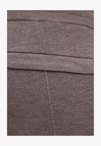 Geselecteerd, walnut mel