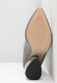 Public Desire Botines de tacón - grey