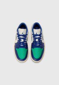 Jordan AIR JORDAN 1 - Joggesko - sail/deep royal blue/stadium green/neutral grey/muslin