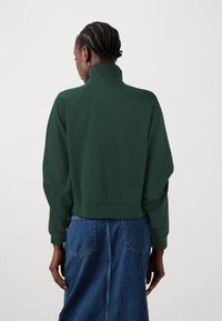 GAP LOGO QUARTER ZIP - Felpa - essex green
