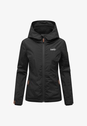 Zwarte softshell jack met capuchon, volwaardige ritssluiting, twee ritszakken aan de zijkanten en een klein wit logo op de linkerborst.