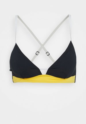 Sutiã de bikini preto e amarelo com um design triangular, apresentando uma faixa amarela contrastante e alças ajustáveis cruzadas em cinza e branco.
