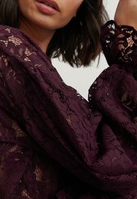 NA-KD Blusa - bordeaux