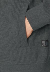 s.Oliver MIT MUSTERSTRUKTUR UND STEHKRAGENA - Vest - dunkelgrau