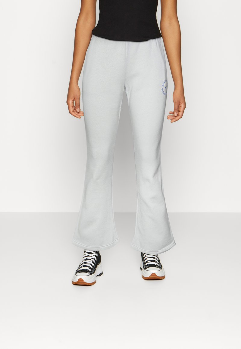 Nike Sportswear TREND - Calças de fato de treino - photon dust