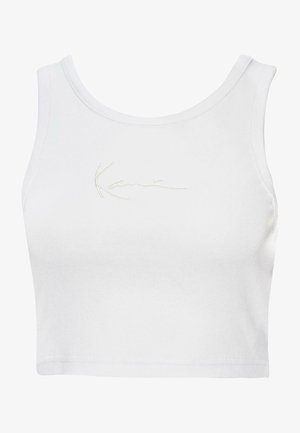 Bílý crop top vyrobený z proužkované látky. Má zaoblený výstřih a vyšívaný text v světle béžové barvě na přední straně.