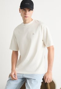 Calvin Klein Jeans HEAVY RELAXED TEE - Základné tričko - ivory