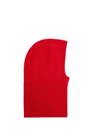 Cagoule tricotée rouge vif avec un bord inférieur côtelé et une grande ouverture pour le visage.