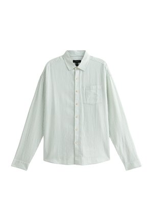 Camisa de manga larga a rayas verde claro, hecha de algodón, con frente abotonado, un bolsillo en el pecho y diseño de collar estándar.