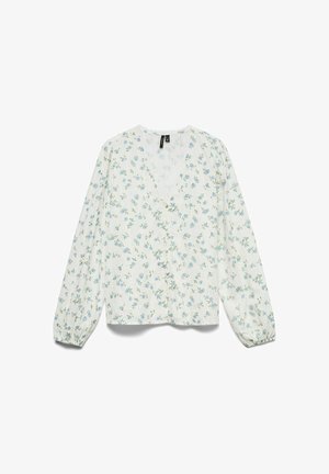 Blouse blanche à manches longues avec motif floral bleu clair, encolure en V et devant boutonné avec détail volanté.