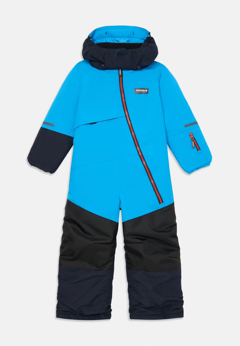 Zila un melna sniega uzvalks ar rāvējslēdzēju priekšā, regulējamu kapuci un vairākiem kabatām; izgatavots no ūdensizturīga materiāla ar gludu tekstūru.