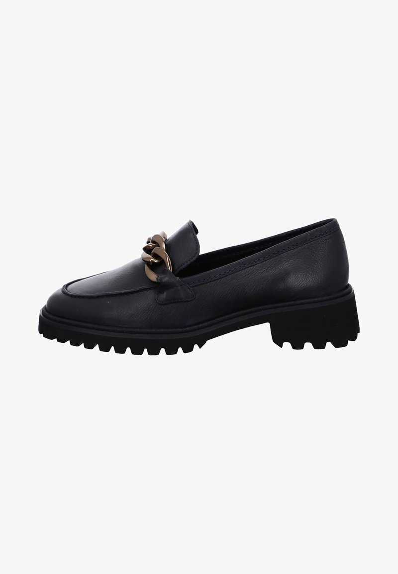 Mocassino di pelle blu navy con un distintivo dettaglio in catena dorata, punta rotonda e suola in gomma nera robusta con battistrada prominente.