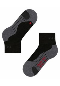 Dos calcetines en gris y negro. El calcetín derecho presenta una marca roja con una "R". Paneles texturizados y áreas de talón y punta reforzadas. Nombre de la marca impreso.