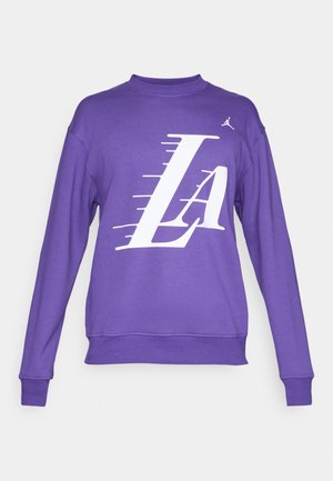 Lilla hettegenser med et stort hvitt "LA"-grafikk, rund hals, lange ermer og ribbestrikkede mansjetter og kant. Laget av et mykt stoff.