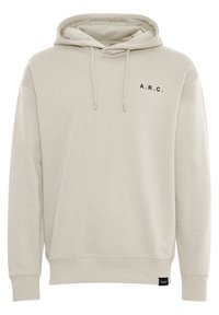 Sweat à capuche beige clair en tissu doux, avec un logo "A.R.C." noir sur le devant, une capuche à cordon et des poignets et un ourlet côtelés.