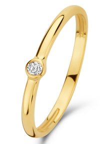 Goldene Metallring mit einem glatten, abgerundeten Band und einem einzelnen runden Diamantakzent in einer Zargenfassung auf einer Seite.