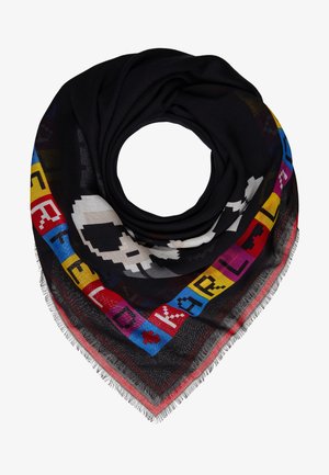 Czarny trójkątny szalik z dużą białą pikselową czaszką w centrum oraz kolorowymi pikselowymi literami tworzącymi obwódkę wokół krawędzi.