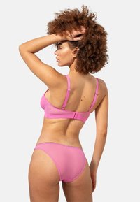 Understatement Kaarituettomat rintaliivit - candy pink