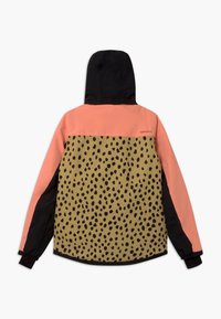 Bunte Jacke mit einer schwarzen Kapuze, pinkem oberen Bereich und einem beigen unteren Bereich mit schwarzen Leopardenflecken. Leichtes Material, elastische Manschetten.